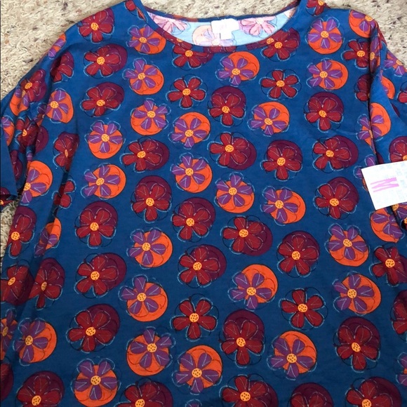 LuLaRoe Tops - Lularoe nwt medium irma